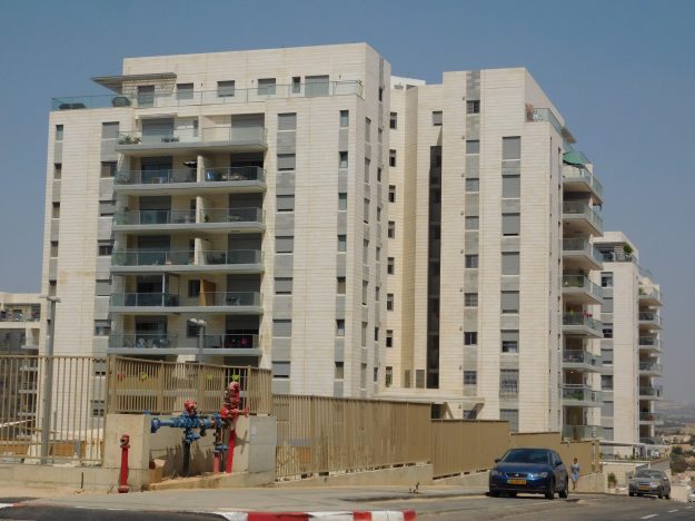 חיפוי עם אבן חברון צהובה ושיי גריי בכפר סבא